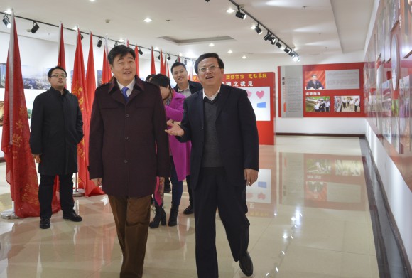 >富士康黨委書記劉忠先來(lái)我院考察