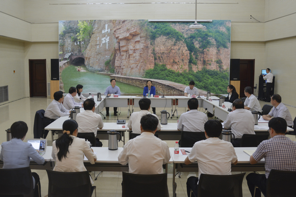 >省委常委、組織部部長夏杰在學(xué)院召開“兩學(xué)一做”學(xué)習(xí)教育和縣鄉(xiāng)黨委換屆工作座談會