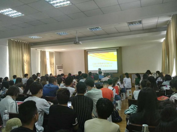 >栽桐引鳳儲(chǔ)英才——我院參加河南大學(xué)新聞與傳播學(xué)院2016實(shí)習(xí)生招聘宣講會(huì)