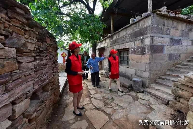 >河南日報農(nóng)村版 | 紅旗渠干部學(xué)院深入扶貧幫扶村林州市石板巖鎮(zhèn)馬鞍垴村