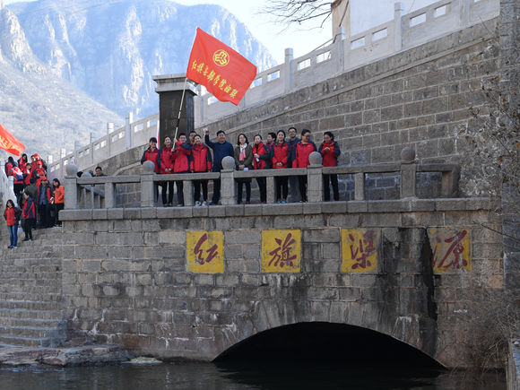 >走千里長(zhǎng)渠，承紅色基因，巾幗在行動(dòng)