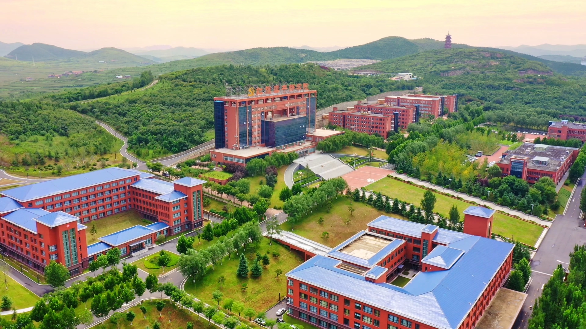 >學(xué)院風(fēng)光