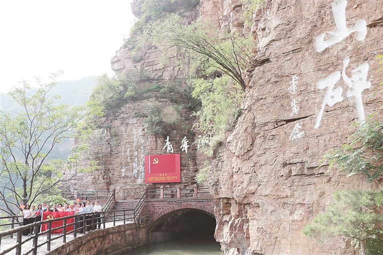 >紅旗渠：刻在太行懸崖峭壁上的“教科書”