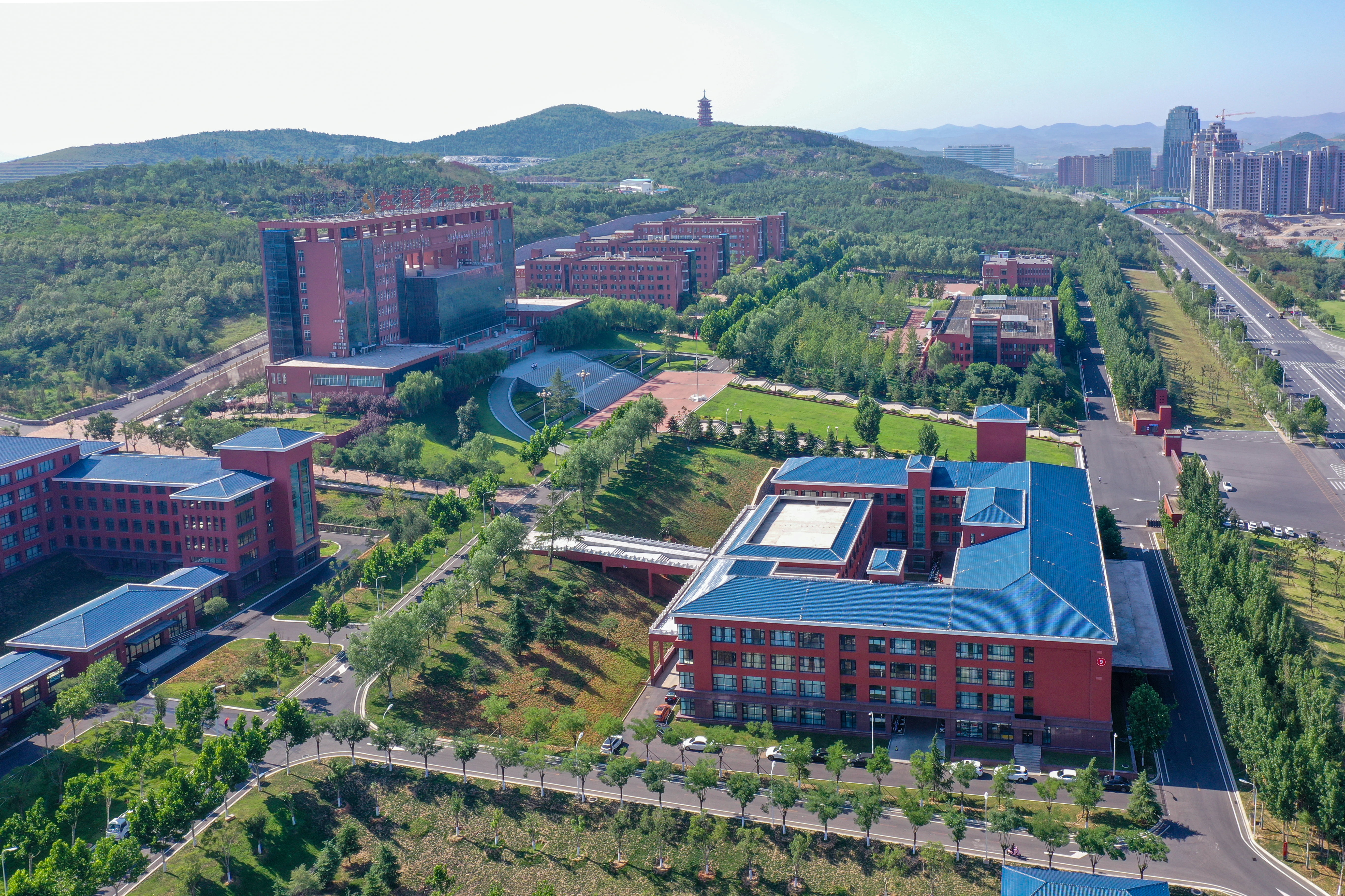 >云南省委：政法委政治輪訓(xùn)班在紅旗渠干部學(xué)院開班