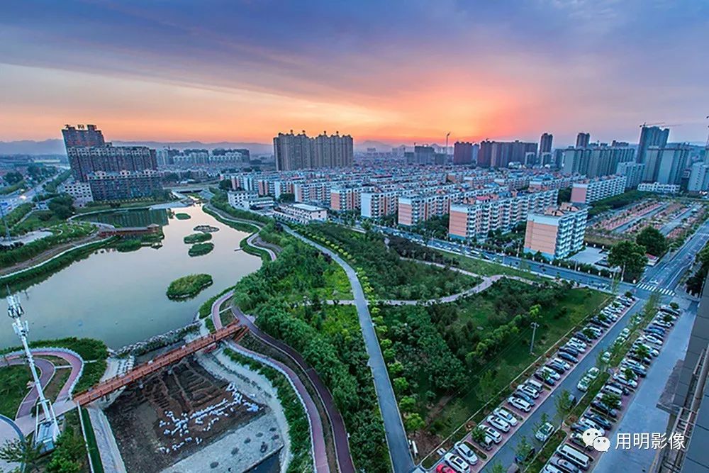 >四十年光輝歷程 四十年滄桑巨變