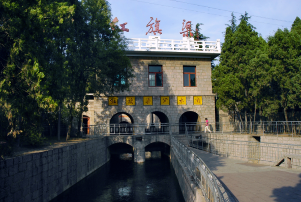 >心懷紅旗渠精神 不忘初心豐碑永存