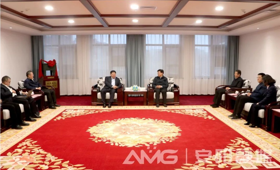 >3月25日下午，市委書記袁家健在紅旗渠干部學(xué)院會(huì)見了來安學(xué)習(xí)紅旗渠精神的中國中車股份有限公司副總裁余衛(wèi)平一行，雙方就加快安陽現(xiàn)代交通建設(shè)