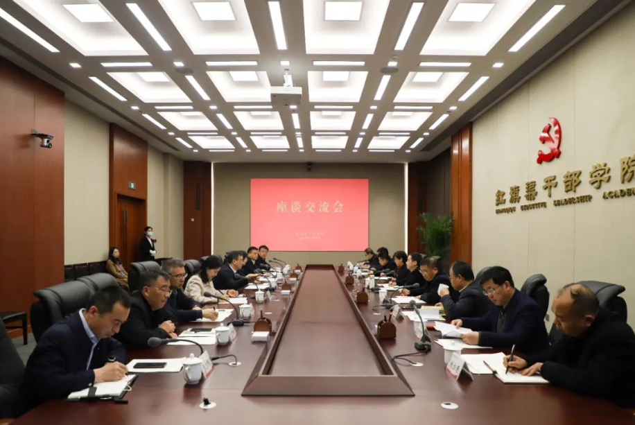 >湘西土家族苗族自治州考察組來紅旗渠干部學(xué)院考察交流