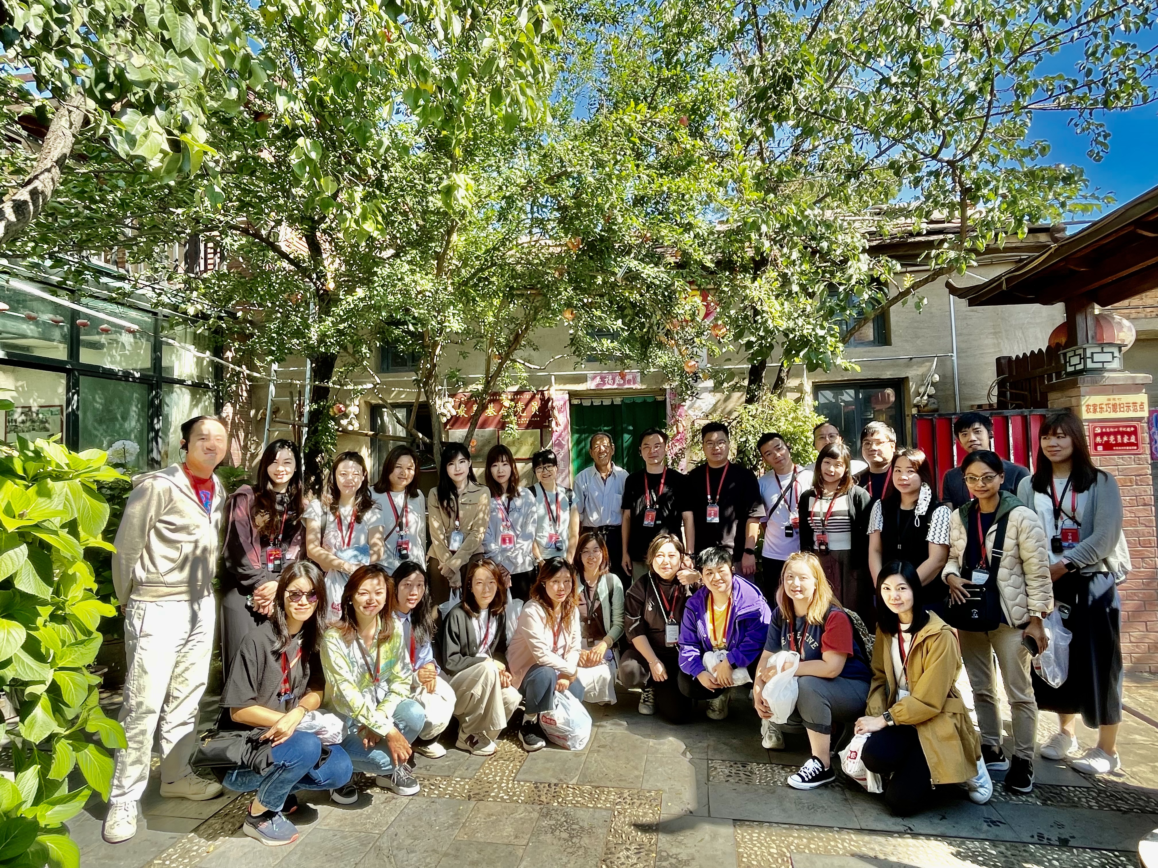 廟荒 村老黨員家.jpg