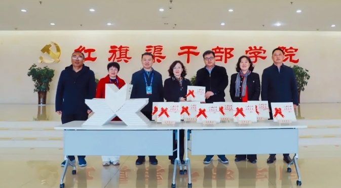 >安陽(yáng)市委黨史方志室向我院捐贈(zèng)圖書(shū)《滄海桑田 歷史巨變——慶祝安陽(yáng)解放75周年》