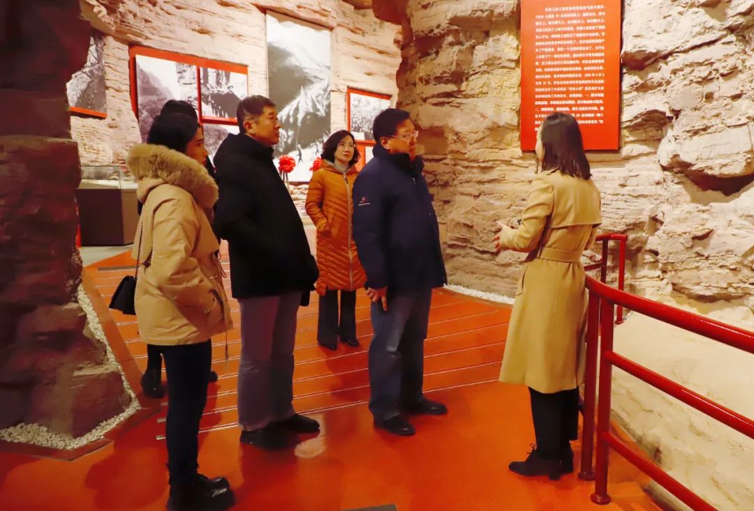 >泰國考察團(tuán)江薩?乍侖翁薩博士一行來我院進(jìn)行考察交流