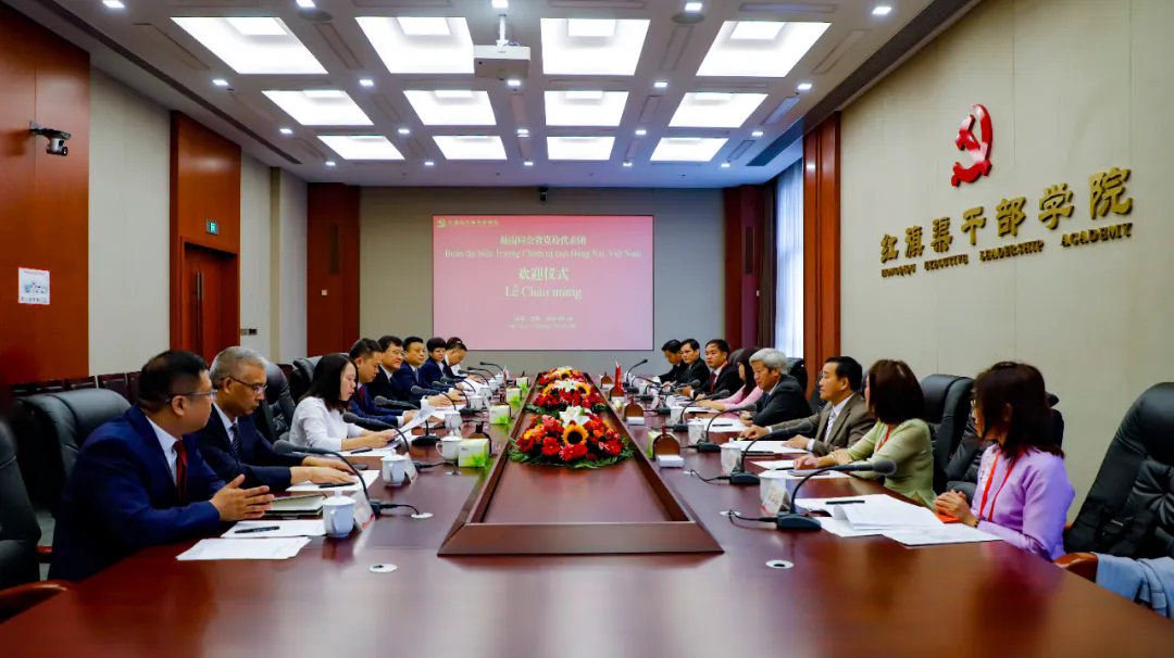 越南同奈省黨校代表團(tuán)到河南紅旗渠干部學(xué)院訪(fǎng)問(wèn)交流