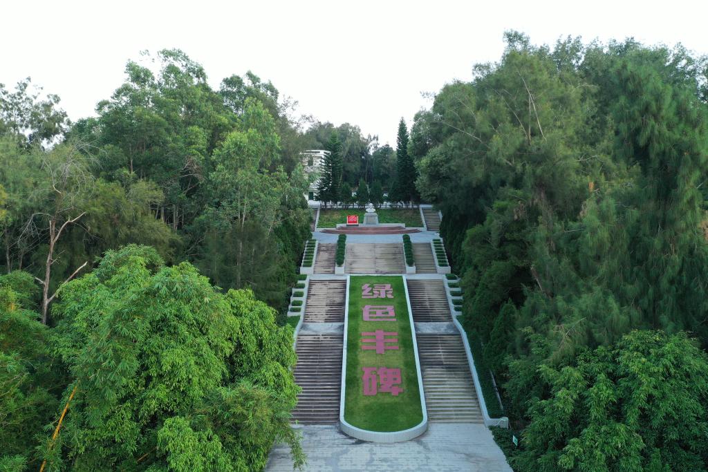 >人民日?qǐng)?bào)頭條：“四有”書記谷文昌